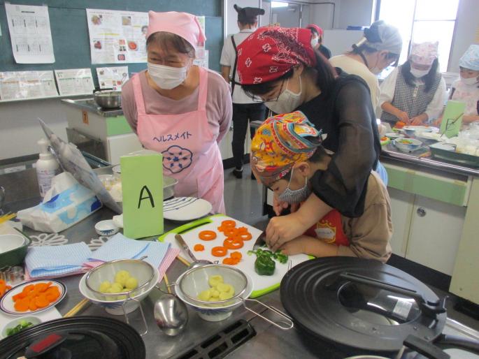 食品ロス親子クッキングの様子