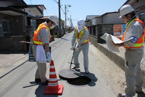 4月25日桜木地区のマンホール調査