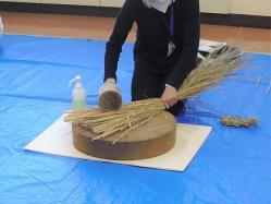 r7正月飾り縄ない実演1