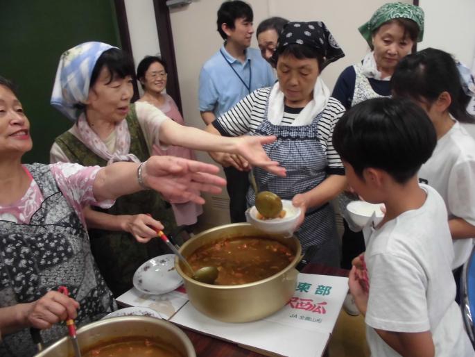 カレー分けてもらう